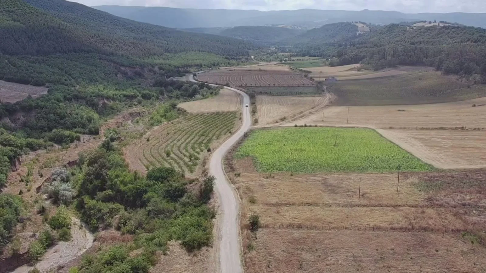 Erbaa yeni mahalle hacı bükü yolu üzerinde 11623m2 satılık  tarla