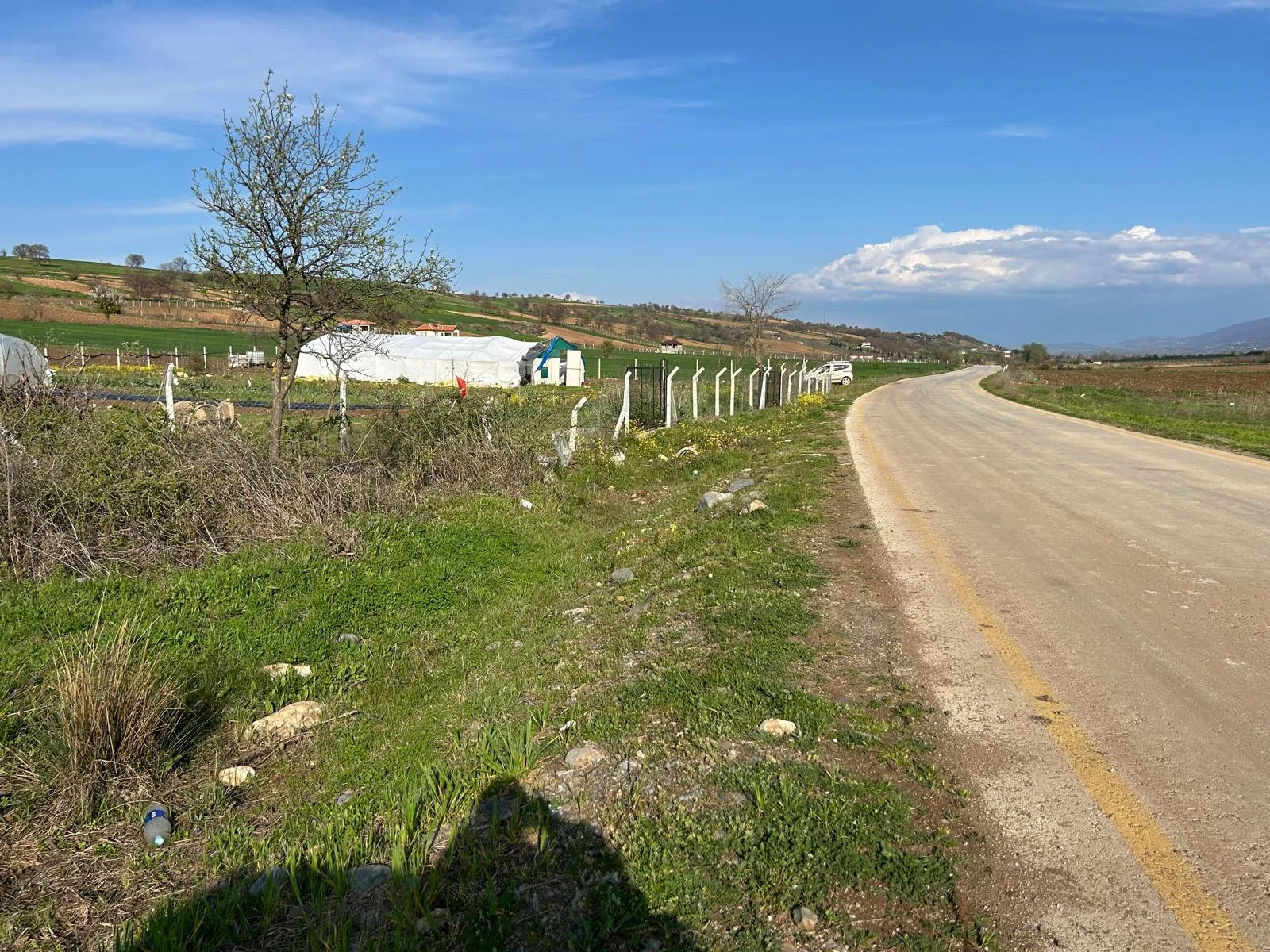 ERBAA KOÇAK MAHALLESİ AKKOÇ VE TANOBA YOLU ÜZERİNDE 5435 M2 TARLA