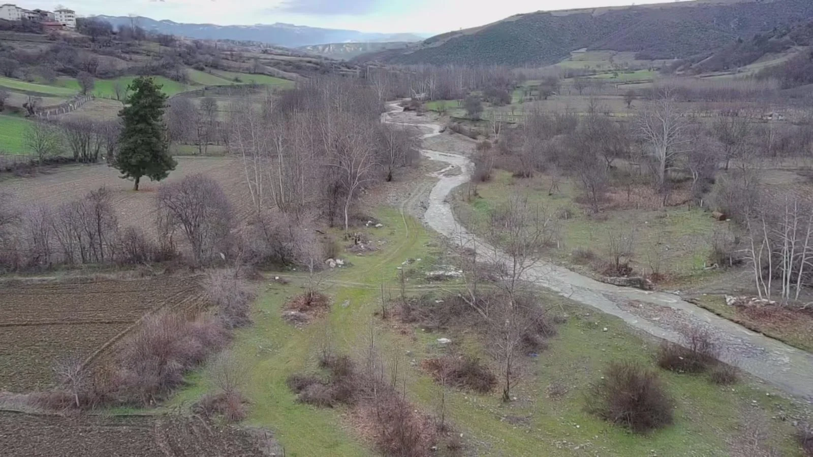 Erbaa Koçak mahallesinde    4725 m2 satılık tarla - Resim 3